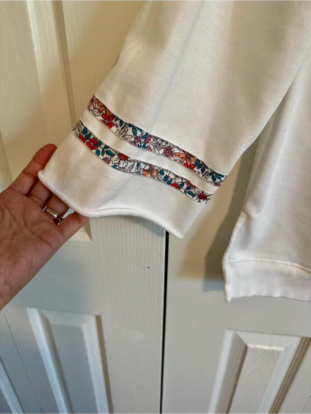 Oversized Floral Appliquéd Peace Symbol Sweatshirt Size S - Picture 6 of 9